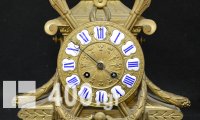 Ρολόι με παραστεκάμενα. 19ος αιώνας.